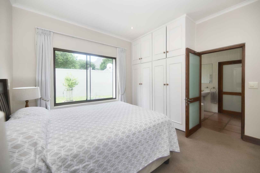 5 Bedroom Property for Sale in Fernkloof Estate Western Cape